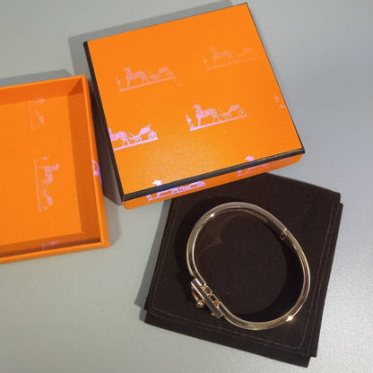 [Regal Jewels]H RED BRACELET