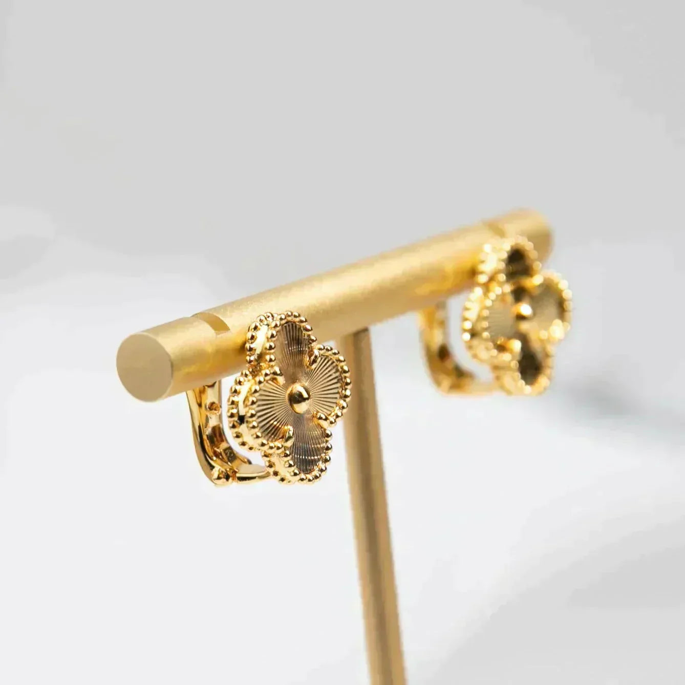 [Regal Jewels]CLOVER MEDIUM 1 MOTIFS LASER EARRINGS