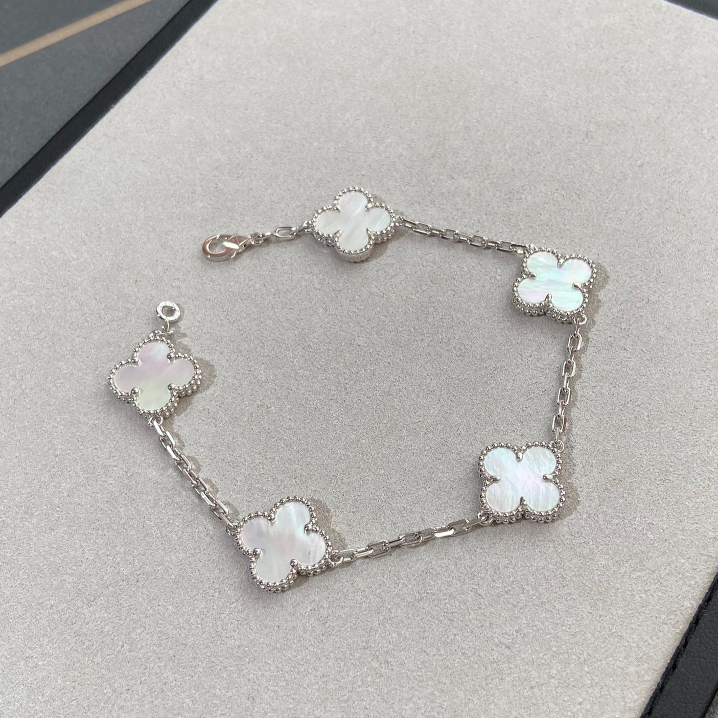 [Regal Jewels]CLOVER SILVER MOP 5 MOTIF BRACELET