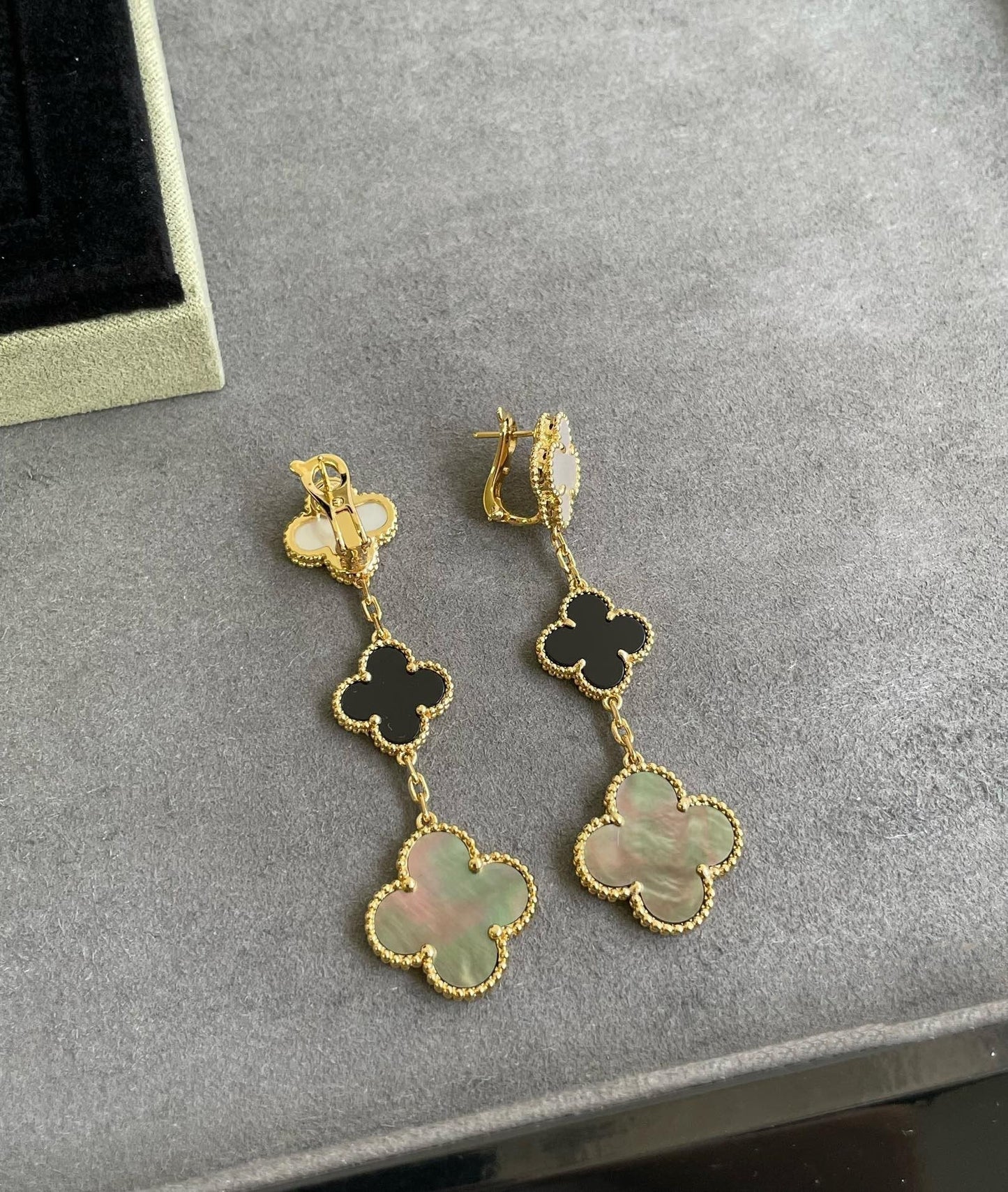 [Regal Jewels]CLOVER 3 MOTIF MOP ONYX DARK MOP PINK GOLD EARRINGS