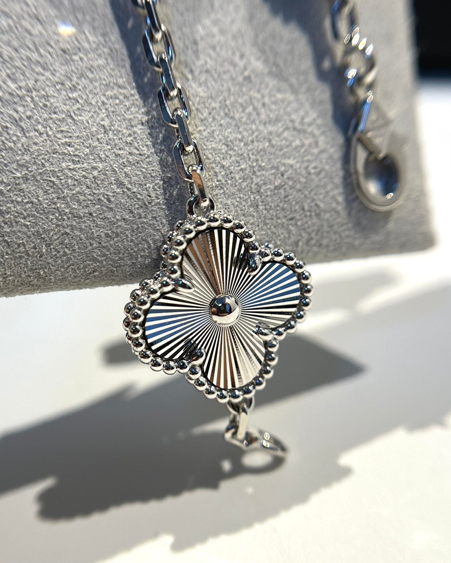 [Regal Jewels]CLOVER 5 MOTIF LASER BRACELET COLLECTION