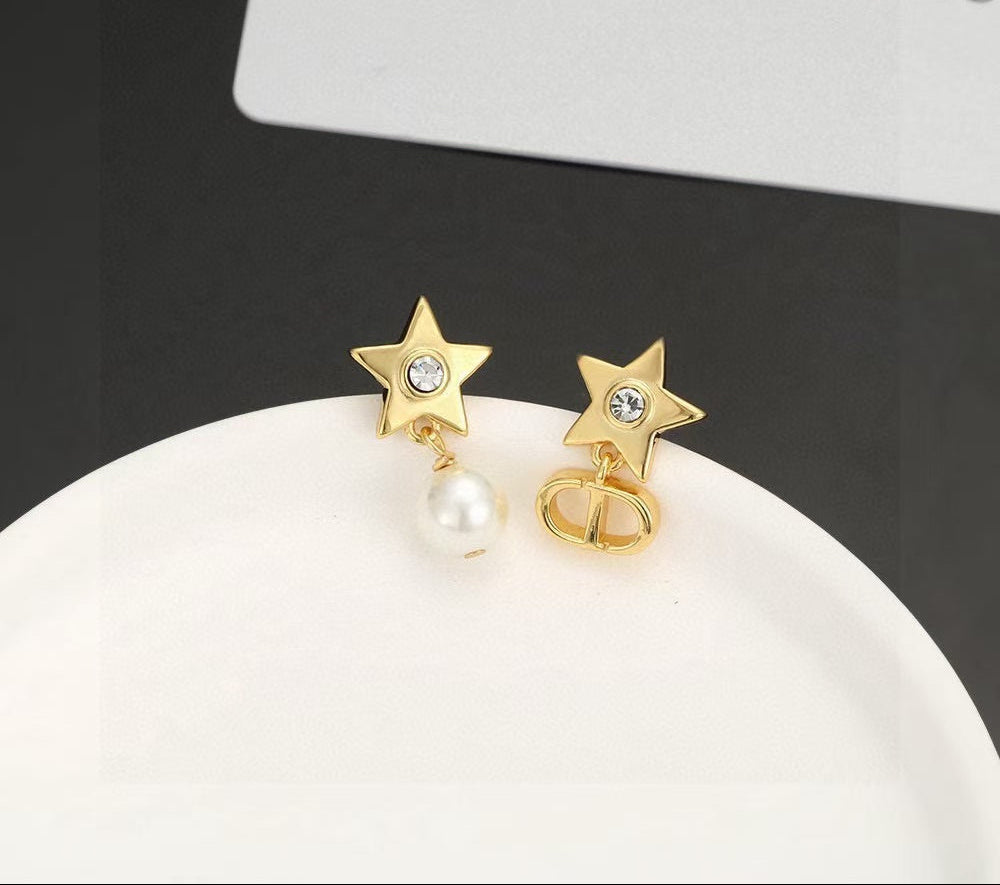 [Regal Jewels]CD Star-Shaped Letter Earrings