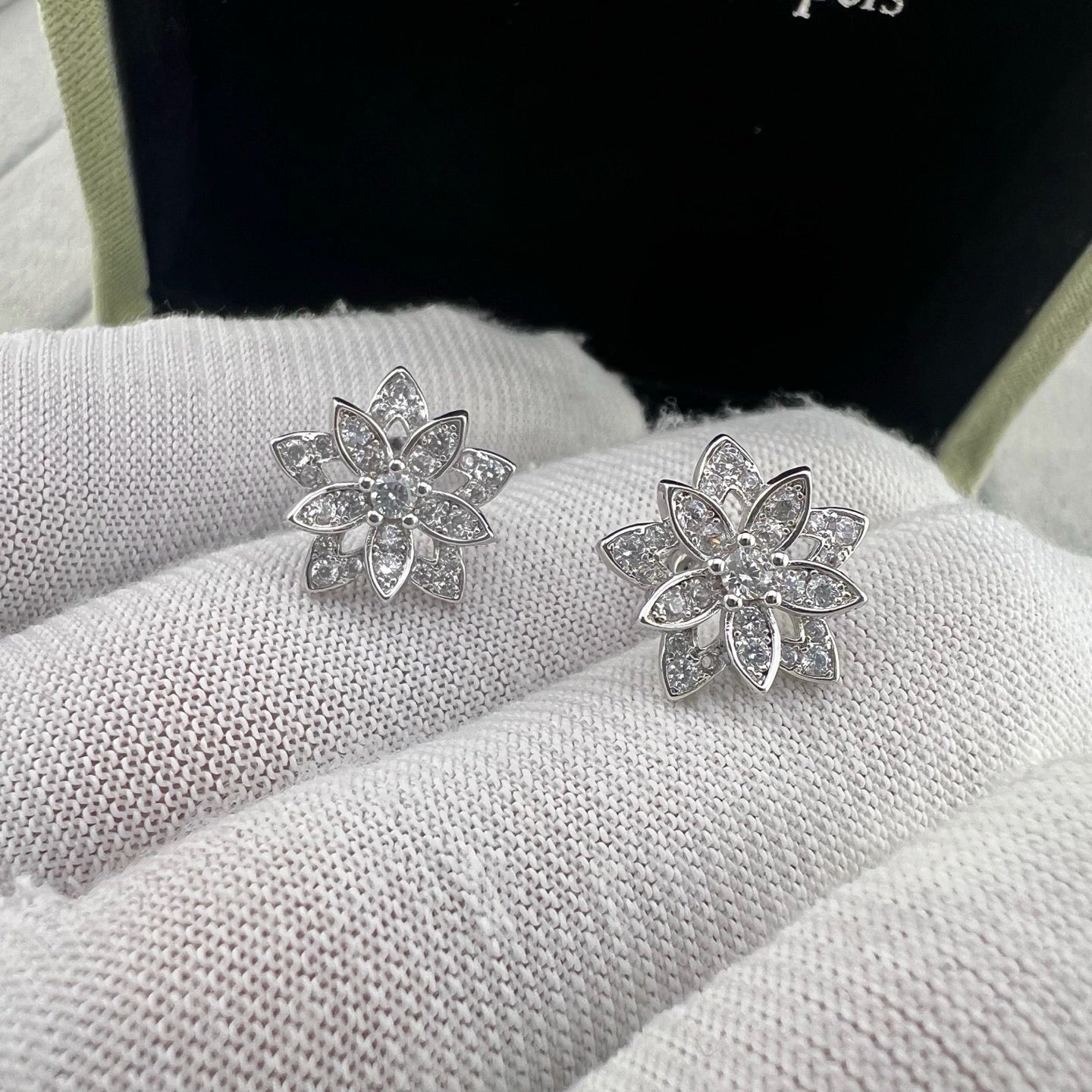 [Regal Jewels] Full Diamond Hollow Lotus Necklace Set