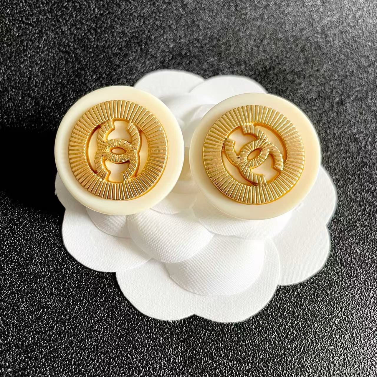 [Regal Jewels]Classic Double C Earrings