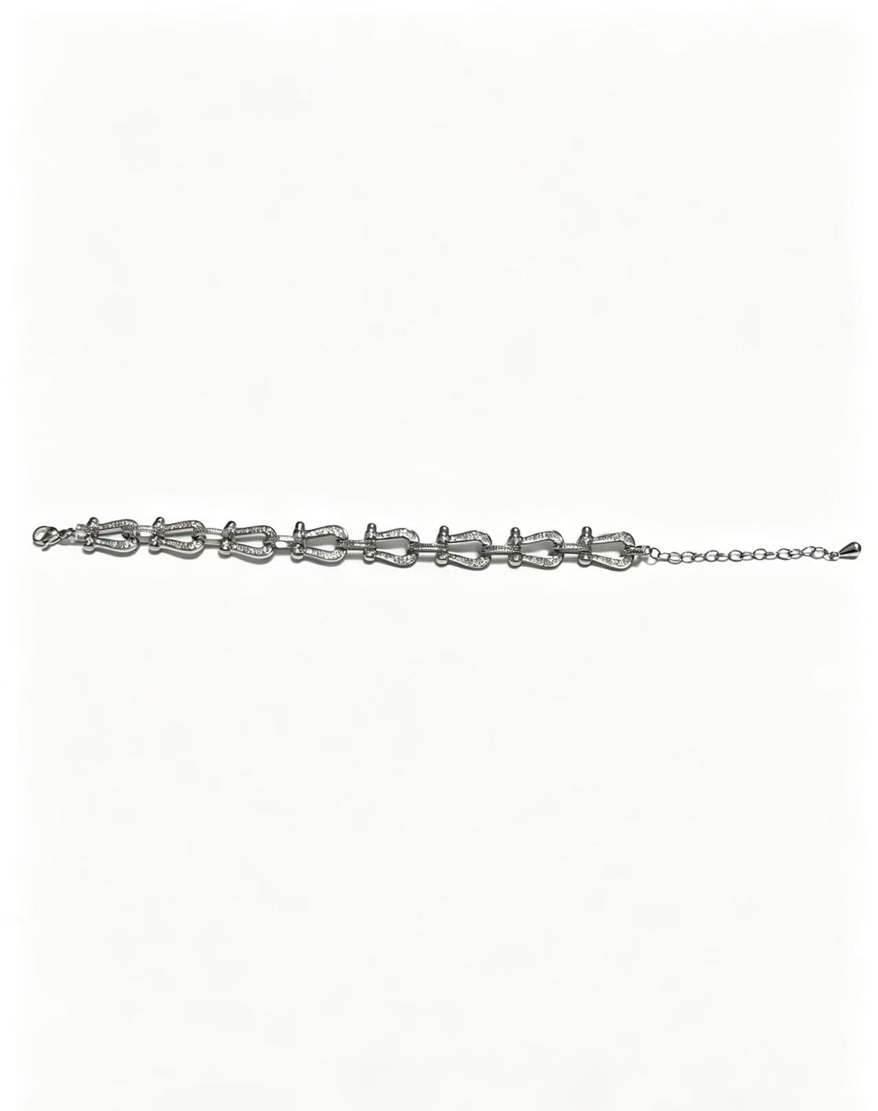 ¡®Regal JewelsDiamond-studded Horseshoe Bracelet