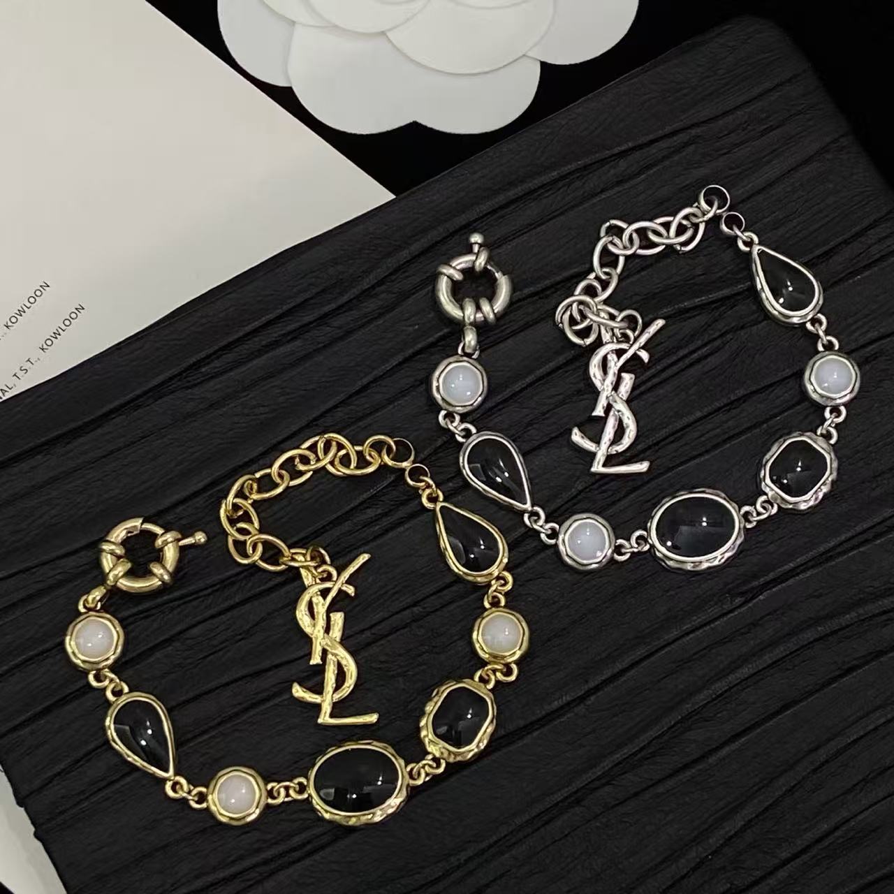 ¡®Regal JewelsCabochon Stone Bracelet