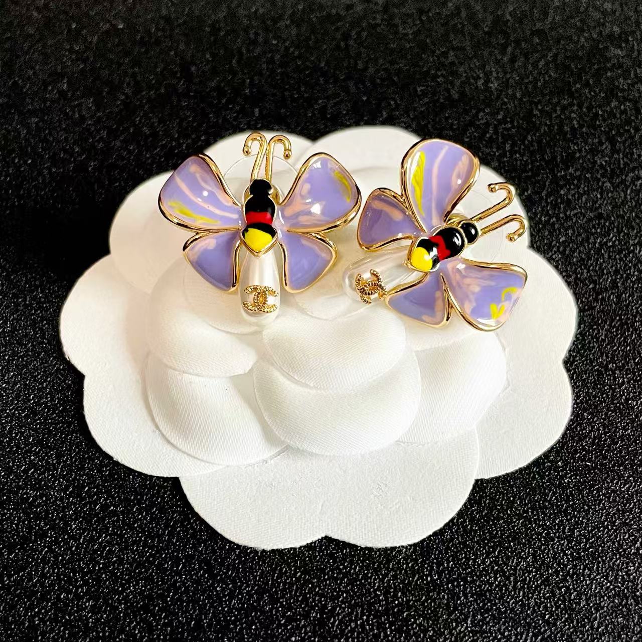 [Regal Jewels] Ladybug Enamel & Faux Pearl Clip-On Earrings