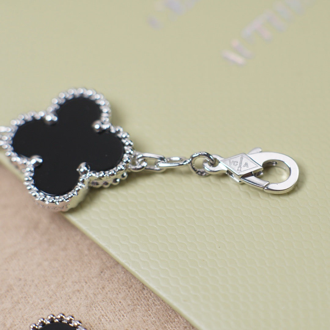 [Regal Jewels]CLOVER 5 MOTIF ONYXS  BRACELET SILVER