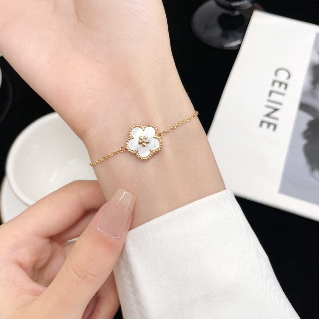 [Regal Jewels]LUCKY WHITE MOP PLUM BLOSSOM  BRACELET