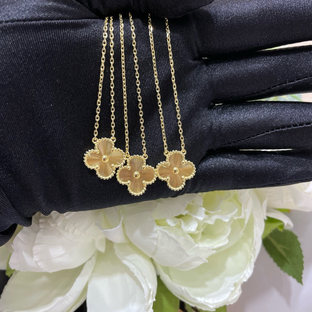 [Regal Jewels]CLOVER 15MM LASER NECKLACE