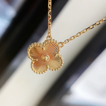 [Regal Jewels]CLOVER 15MM LASER NECKLACE