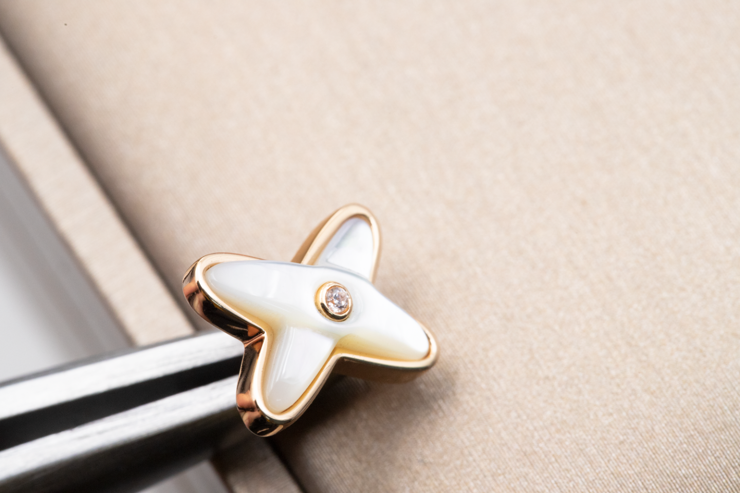 [Regal Jewels]JEUX DE WHITE MOP PINK GOLD DIAMOND EARRINGS