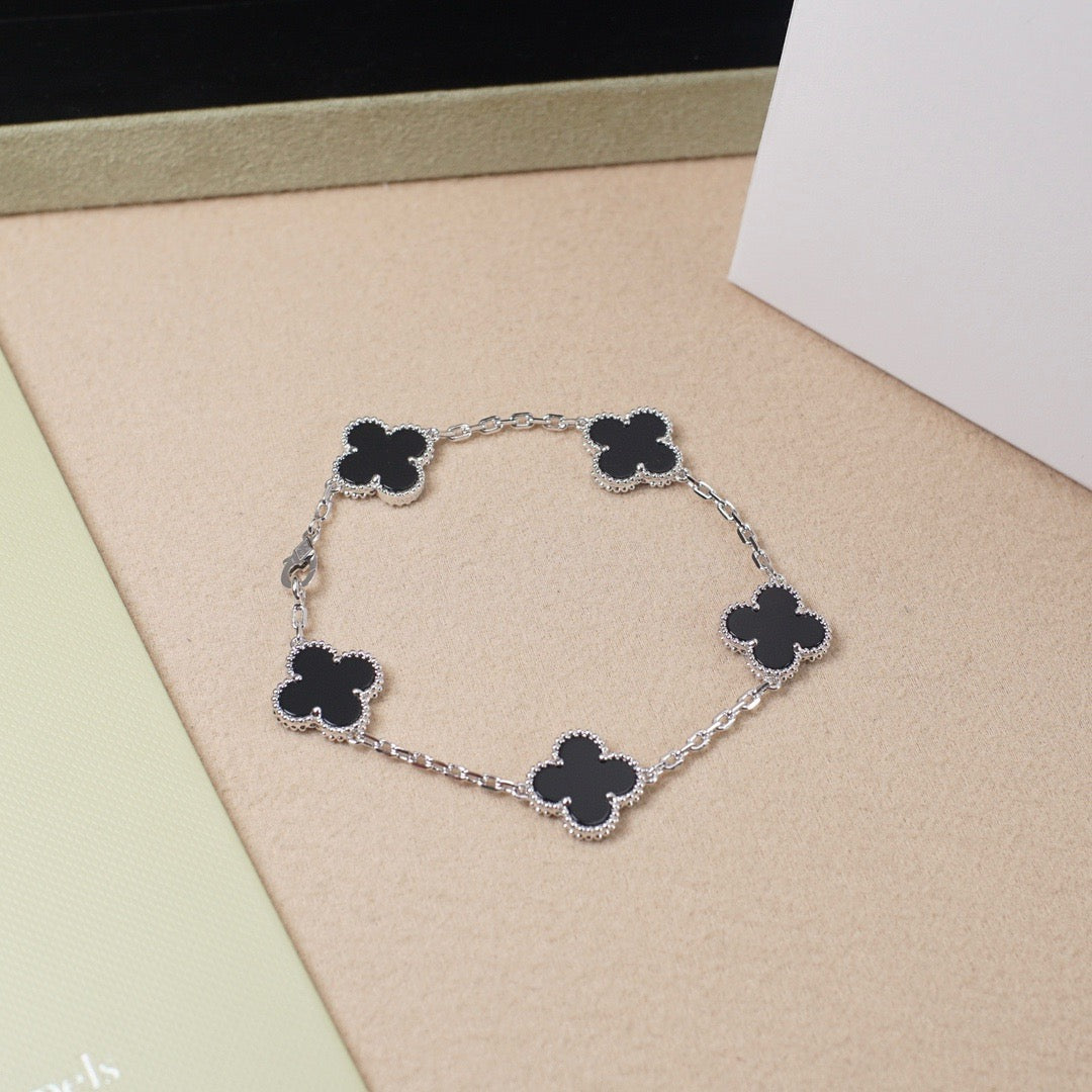 [Regal Jewels]CLOVER 5 MOTIF ONYXS BRACELET COLLECTION