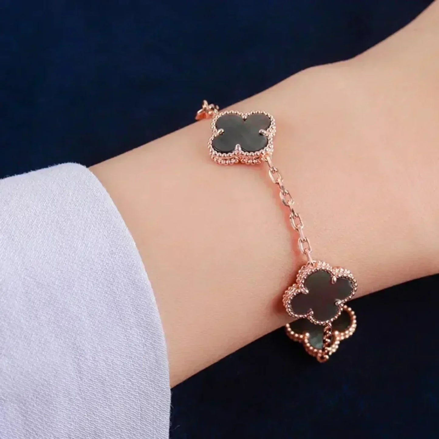 [Regal Jewels]CLOVER 5 MOTIF GRAY MOP  BRACELET