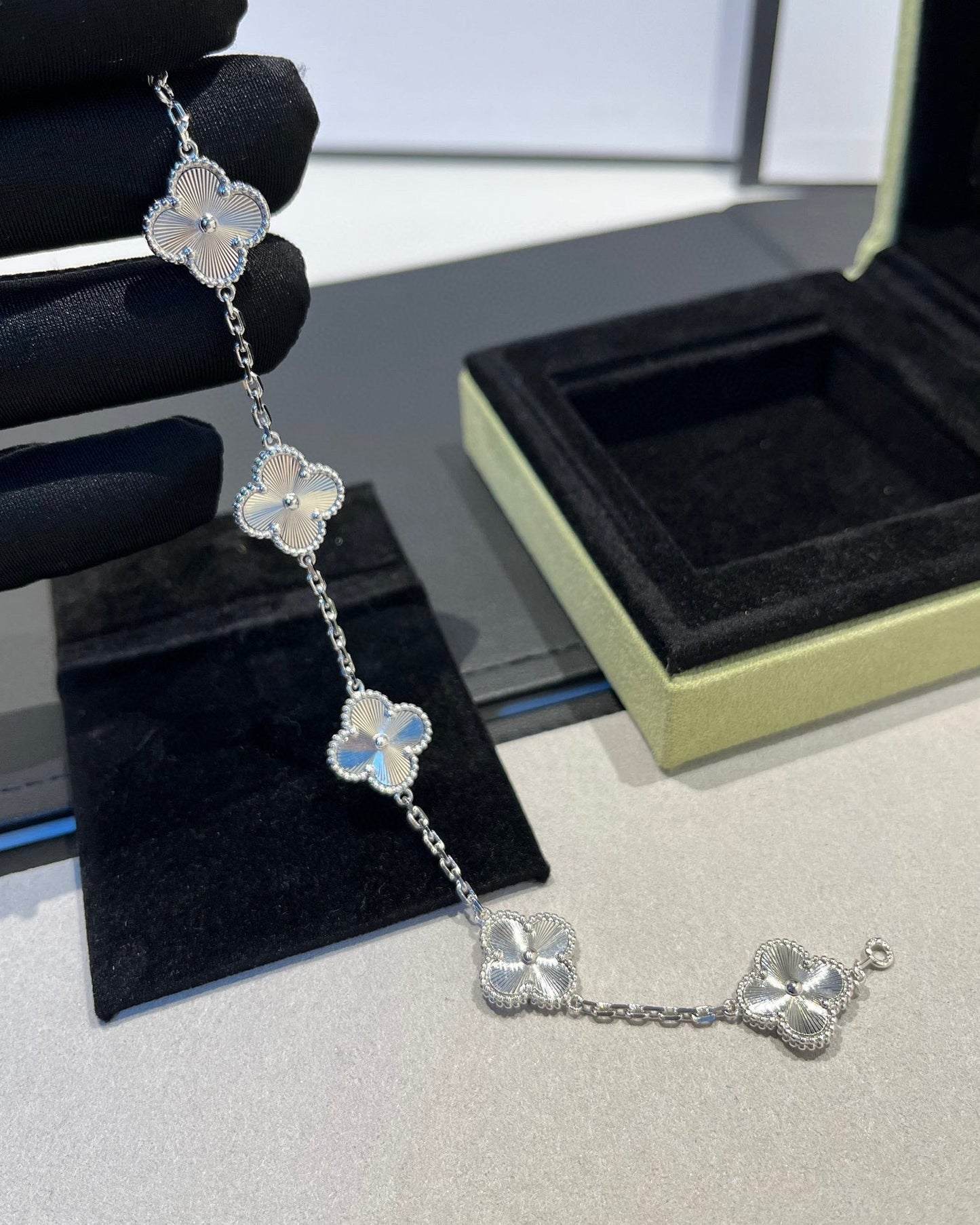 [Regal Jewels]CLOVER SILVER 5 MOTIFS BRACELET