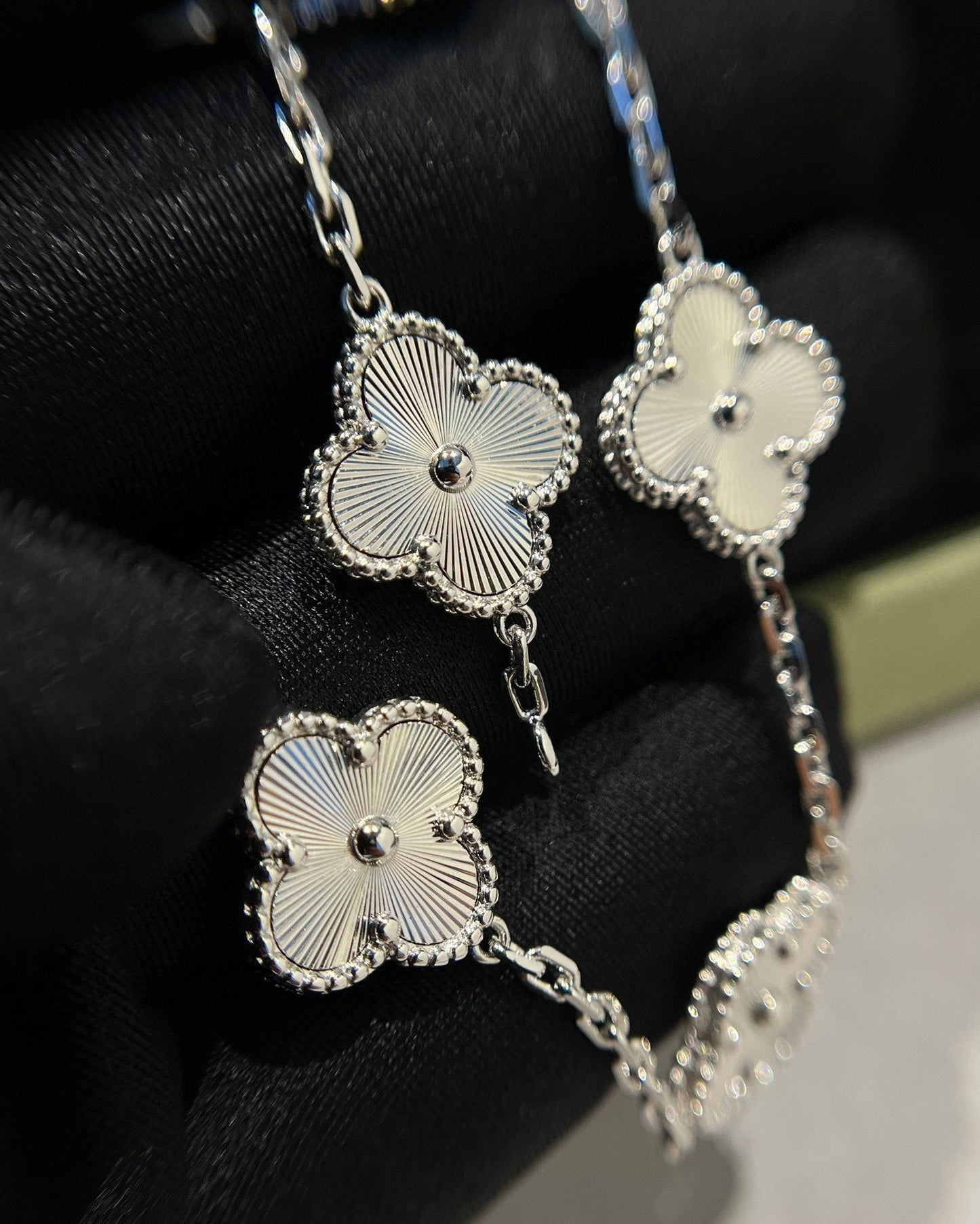 [Regal Jewels]CLOVER 5 MOTIF LASER BRACELET COLLECTION
